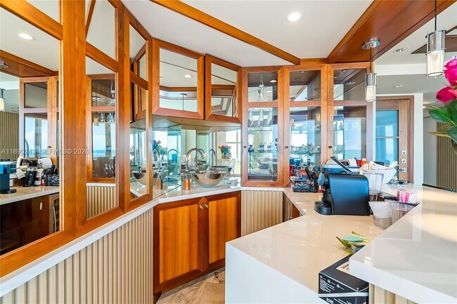 Building Photo - 2110 N Ocean Blvd