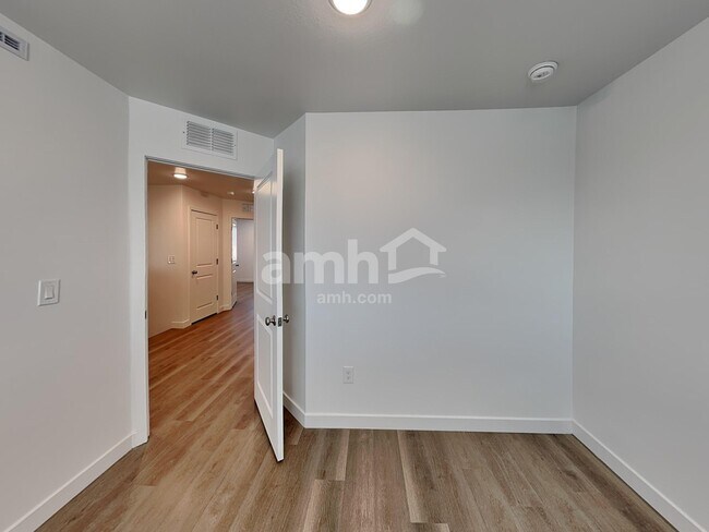 Building Photo - 12627 W Flynn Ln