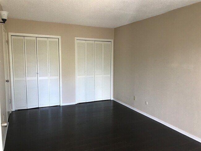 Building Photo - 12029 Greenwood Forest Dr