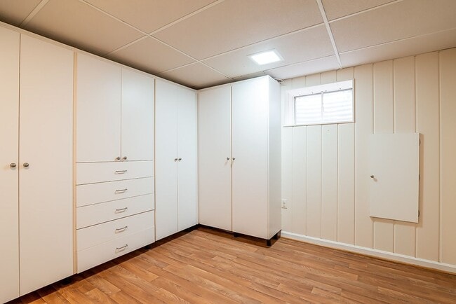 Building Photo - MUST SEE! Cozy Corner Cape in Chevy Chase is Move-in Ready!