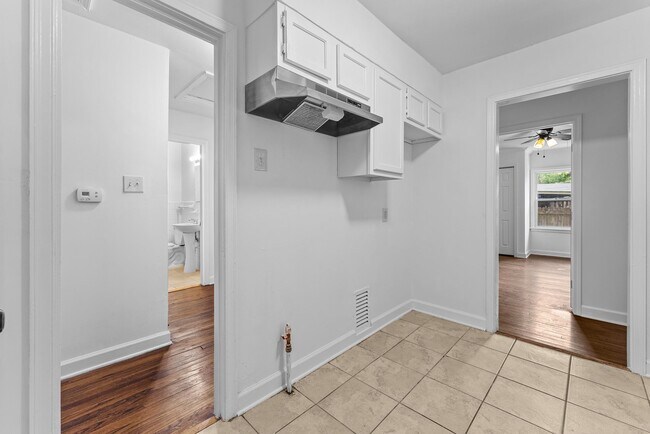 Building Photo - 810 Indian Dr