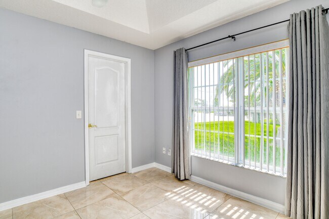 Building Photo - 298 Ventura Rd