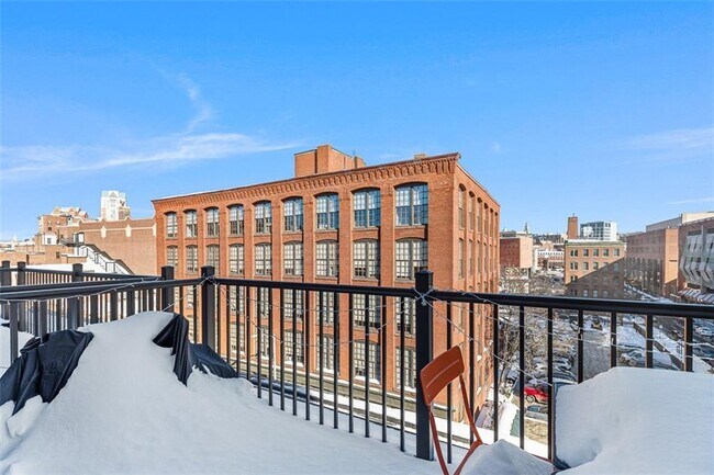 Building Photo - 71 Richmond St