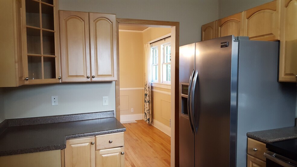 Kitchen - 1005 1st St SW