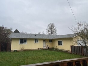 Building Photo - Beautiful 3 Bedroom 2 Bath Located in NW Corvallis!