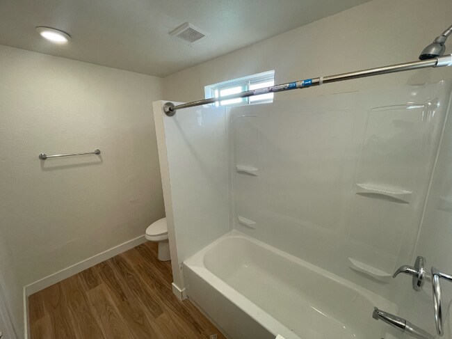 Building Photo - 542 E Barnard St