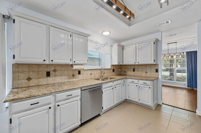 Building Photo - 7136 Vinland St