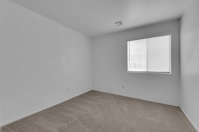 Building Photo - Freshly updated 4-bedroom move-in ready and built for comfortable everyday living.
