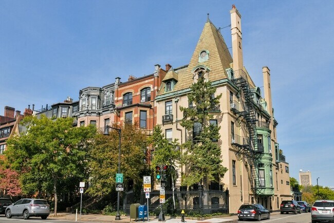 Building Photo - 334 Beacon St