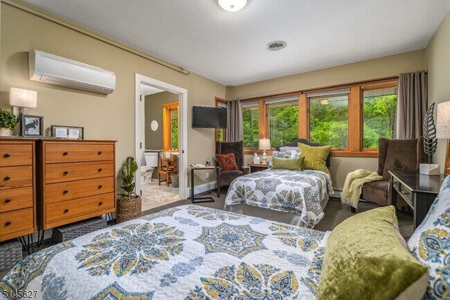 Building Photo - 36 Rocktown Hill Rd