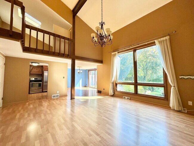 Building Photo - 12930 N Colony Dr