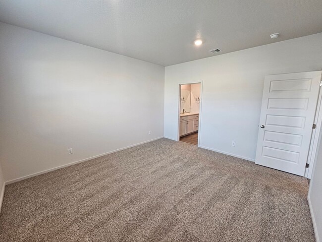 Building Photo - New build! October rent free
