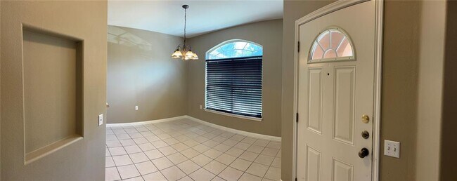 Building Photo - 5624 Toscana Ave
