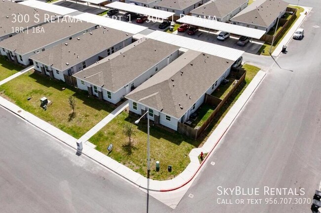 Building Photo - 300 S Retama Ln