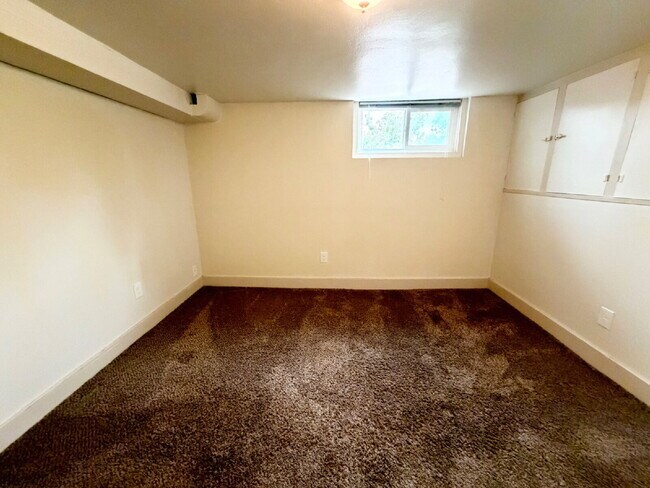Building Photo - Charming 1-Bedroom Apartment Near Downtown | Utilities Included