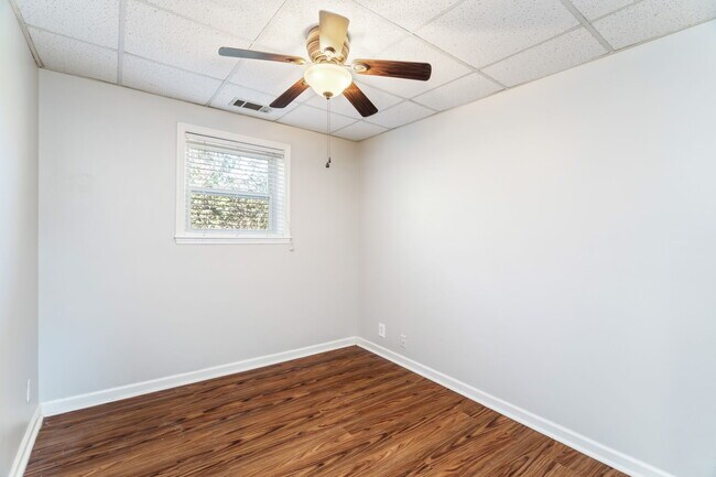 Building Photo - 2751 Jersey Ave