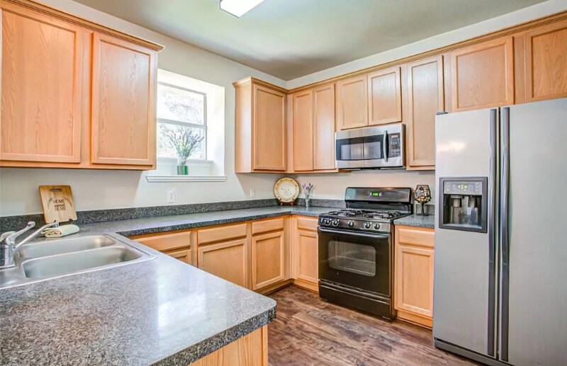 Building Photo - 1208 Shamrock Dr
