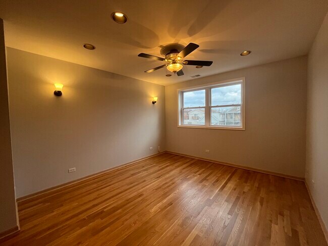 Building Photo - 449 W 37th St