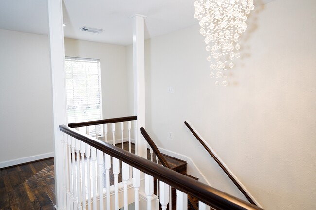 Building Photo - 11822 Hillbrook Dr