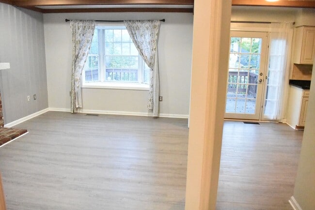 Building Photo - Welcome To Lake Ridge's Finest...