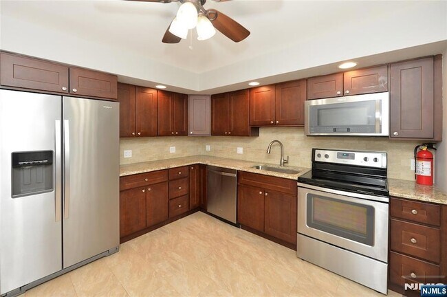 Building Photo - 21-31 Ridge Road Unit D15