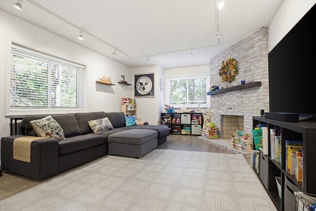 Building Photo - 49 Captain Eames Cir