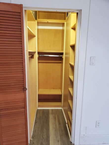 Building Photo - 135 Anderson Ave