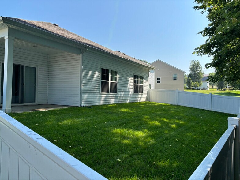 Building Photo - 383 Kells Ct E
