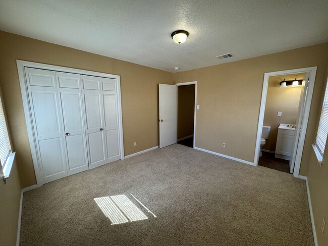 Building Photo - 1108 Duvall Dr