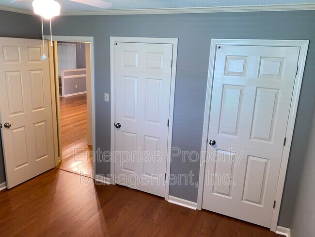 Building Photo - 3840 Charbon Ln