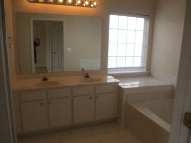 Building Photo - Lovely 3br/2.5ba in exc community, 2 car gar, exc deck, comm rec included!! Avail July 15, 2026!