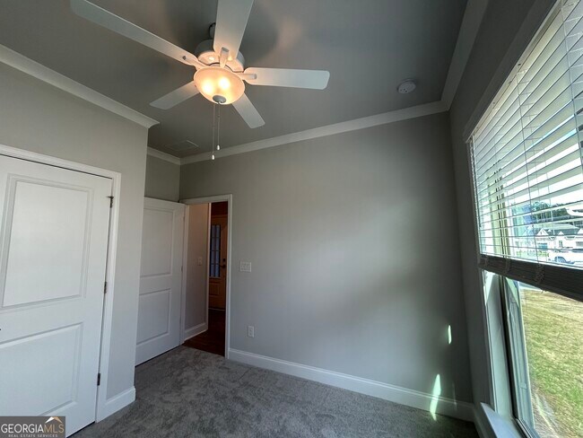 Building Photo - 473 Bandon Wy