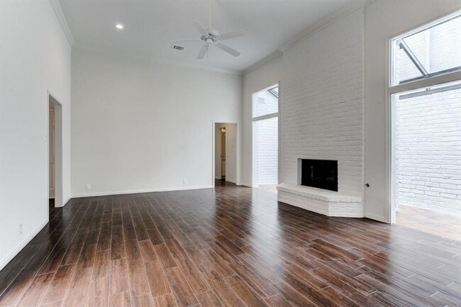 Building Photo - 2711 Essex Terrace