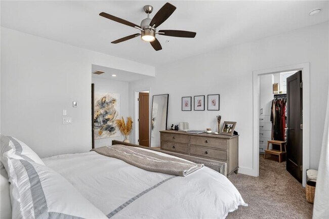 Building Photo - 1214 Chelsea Cir NW