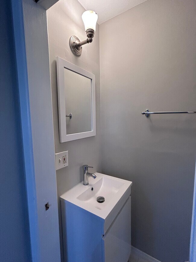 Building Photo - 1419 Drayton Ave