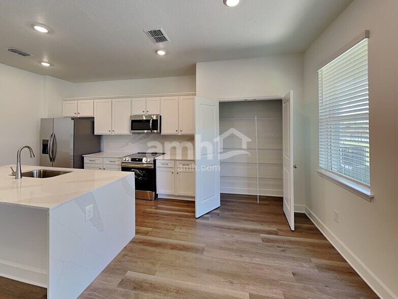 Building Photo - 16446 Cheyanne Ct