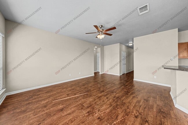 Building Photo - 2325 Vicksburg Ln