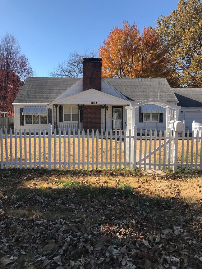 Primary Photo - Charming House nestled jnear Campbell and ...