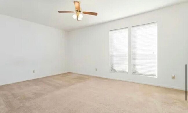 Building Photo - 5975 Townhouse Ln