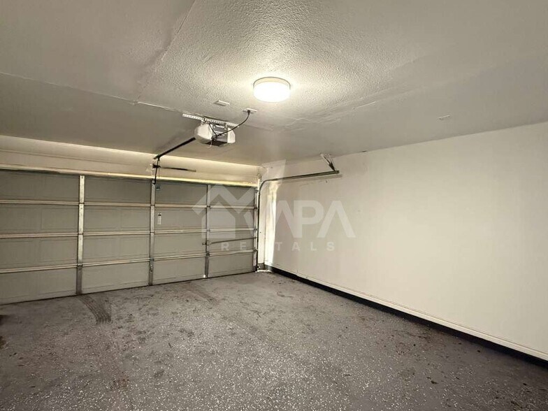 Building Photo - 3230 Bear Springs Dr
