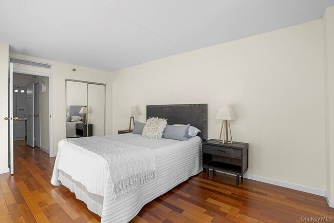 Building Photo - 4 Martine Ave