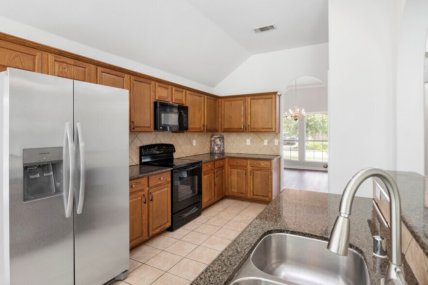 Kitchen - 135 Springtree St