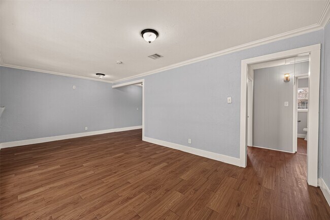 Building Photo - 10601 Ambursen St