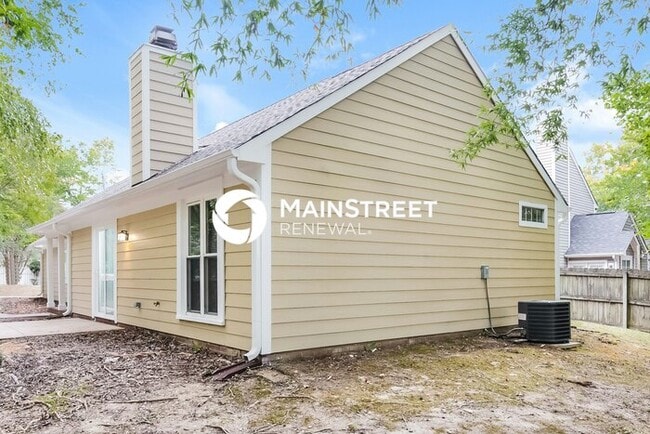 Building Photo - 3 Bedroom Pet-Friendly Home in GREENSBORO, NC with Main Street Renewal