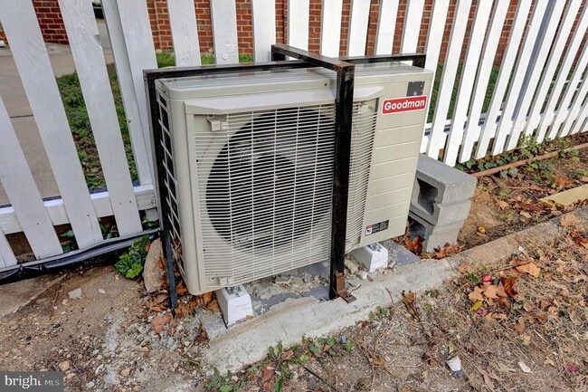 Building Photo - 3202 Dudley Ave