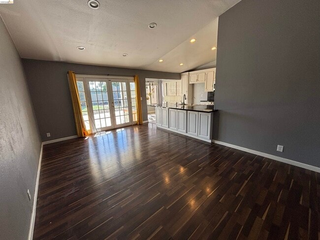 Building Photo - 5250 Riverlake Rd