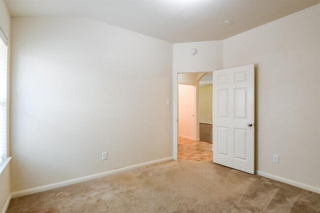 Building Photo - 2318 Appian Way
