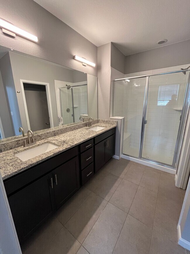 Building Photo - PRIME LOCATION IN THE HEART OF COMMERCE CI...