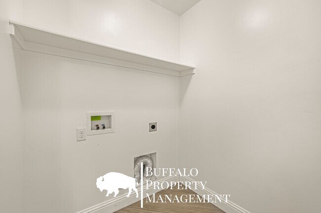 Building Photo - 4211 Roy Cir