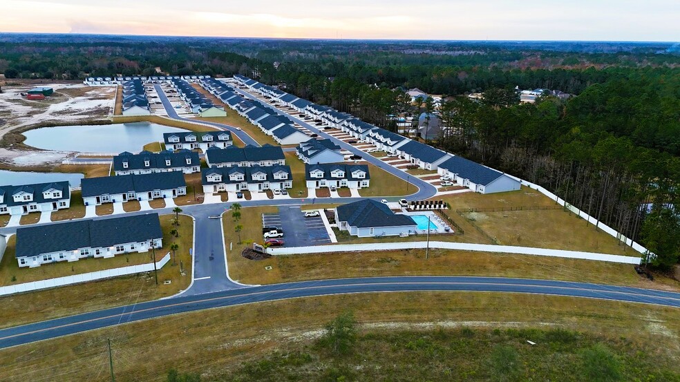 Building Photo - 1000 Walker Point Way